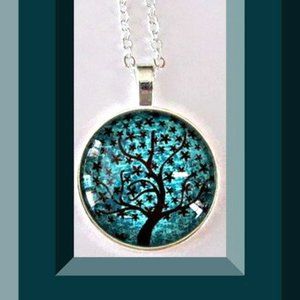 Black & Green Tree Of Life Design Necklace With Silver Tone Finish